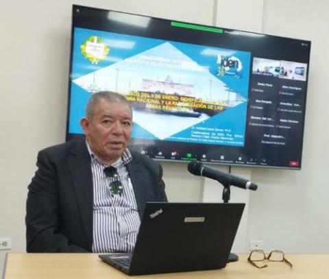 Dr. Aristides Isaac. Gómez, Director del Instituto de Estudios Nacionales, expone "Los sucesos del 9 de enero"