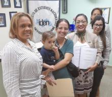 Reciben ejemplares de tesis